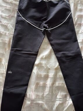 ALO Yoga Black Leggings with Contrast Piping